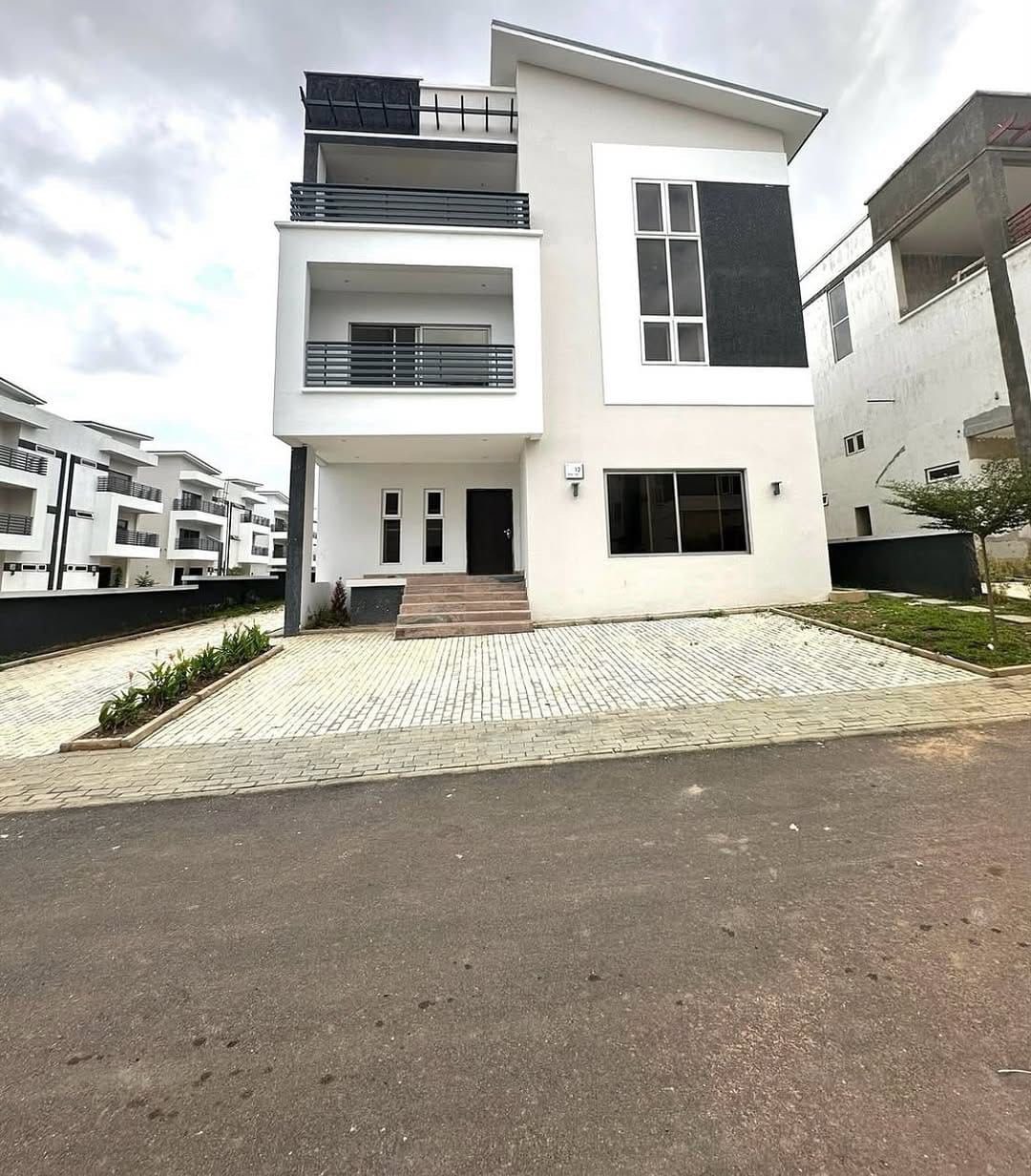 Newly Built 5 Bedroom Detached Duplex with BQ